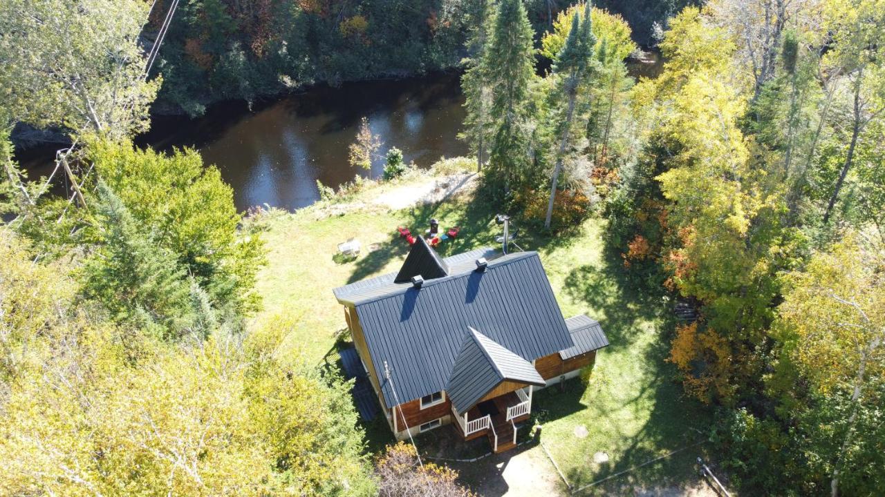 Chalet Riviere - Bord De Riviere - Romantique サン・タレクシ・デ・モン エクステリア 写真